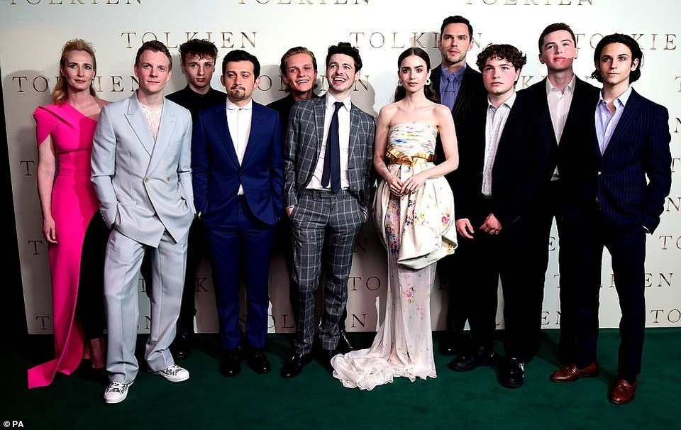 Lily Collins xinh đẹp như công chúa - 11