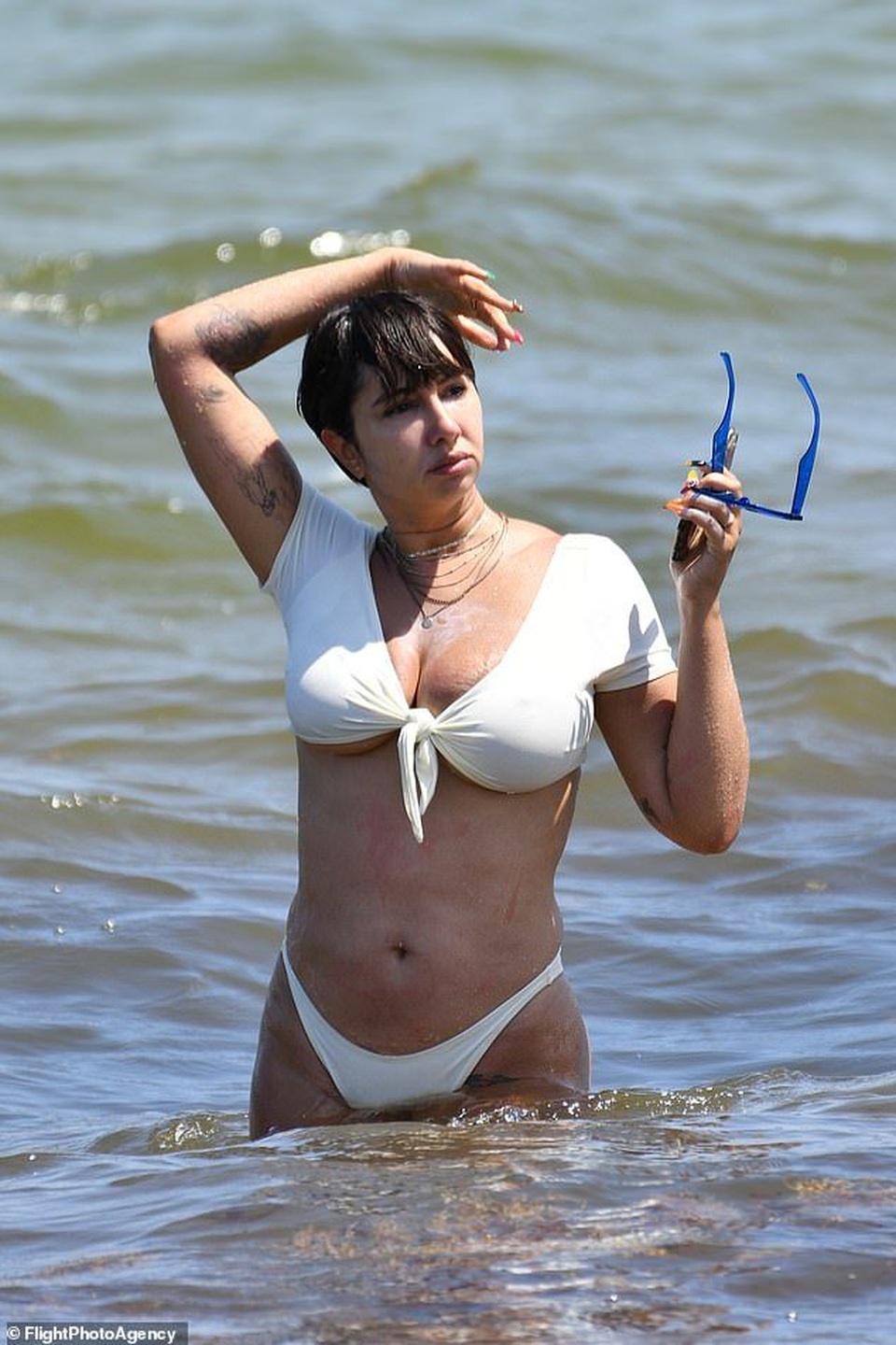 Jackie Cruz khoe ngực ngoại cỡ - 4 Jackie Cruz khoe ngực ngoại cỡ - 4