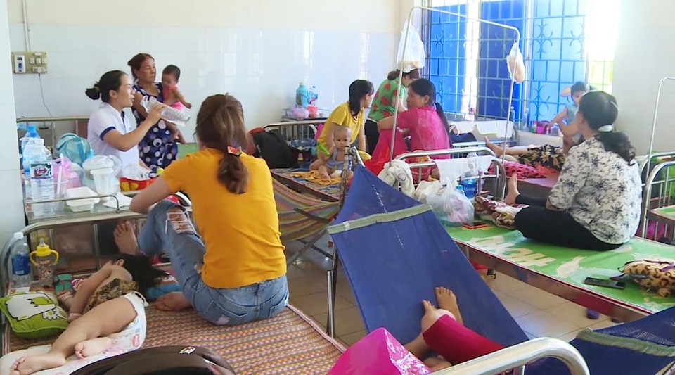 Bệnh nhân sốt xuất huyết ở Phú Yên tăng gấp 7 lần so với cùng kỳ - 2 Bệnh nhân sốt xuất huyết ở Phú Yên tăng gấp 7 lần so với cùng kỳ - 2