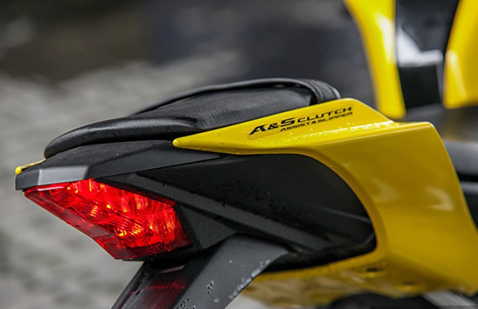 Yamaha YZF-R15 phiên bản 2019 ra mắt thị trường Đông Nam Á - 17 Yamaha YZF-R15 phiên bản 2019 ra mắt thị trường Đông Nam Á - 17