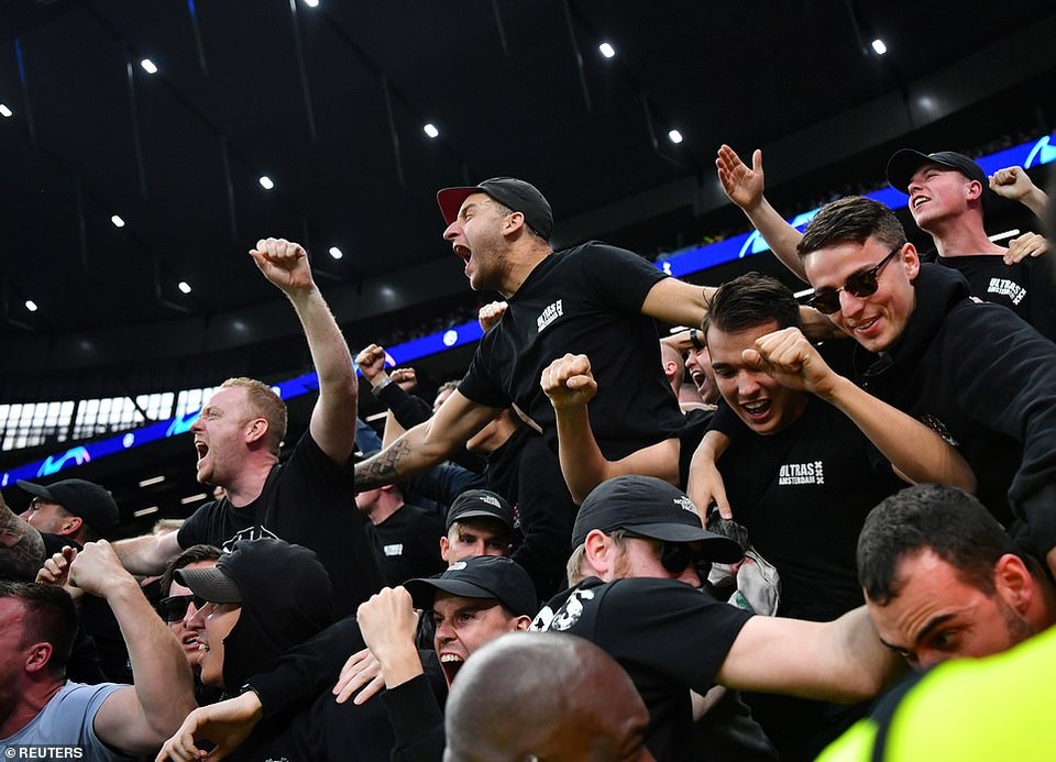 Nhìn lại chiến thắng ngọt ngào của Ajax trên sân Tottenham - 8 Nhìn lại chiến thắng ngọt ngào của Ajax trên sân Tottenham - 8