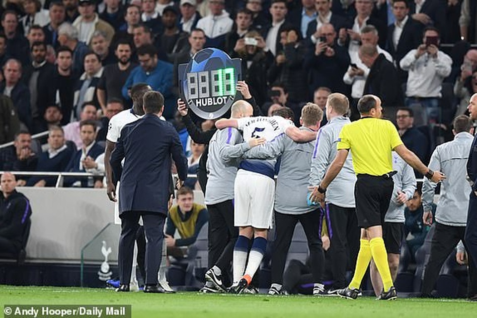 Tottenham 0-1 Ajax: Pha làm bàn của Van de Beek - 10 Tottenham 0-1 Ajax: Pha làm bàn của Van de Beek - 10