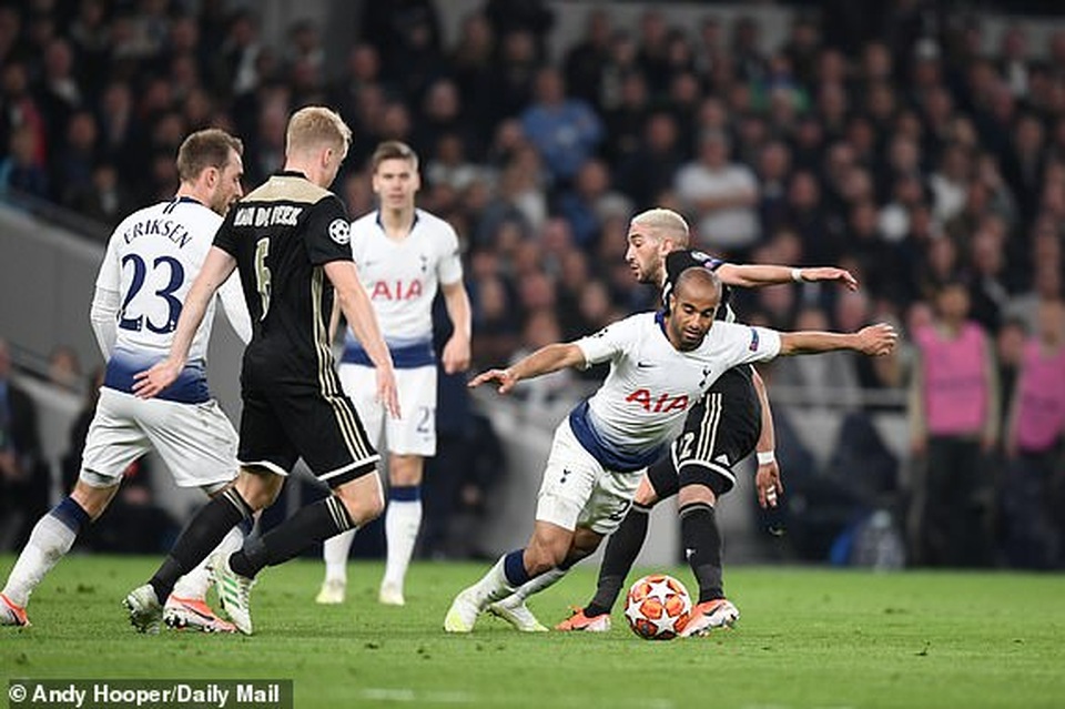Tottenham 0-1 Ajax: Pha làm bàn của Van de Beek - 3 Tottenham 0-1 Ajax: Pha làm bàn của Van de Beek - 3