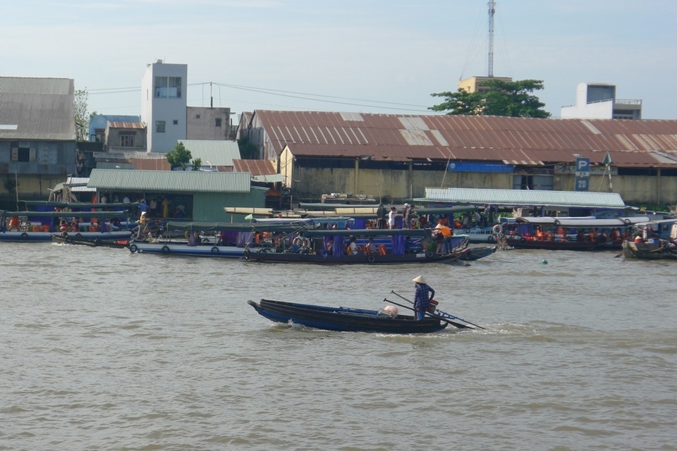 Ngày nghỉ cuối, Chợ nổi Cái Răng, Tràm Chim,… vẫn đông nghịt khách - 3 Ngày nghỉ cuối, Chợ nổi Cái Răng, Tràm Chim,… vẫn đông nghịt khách - 3