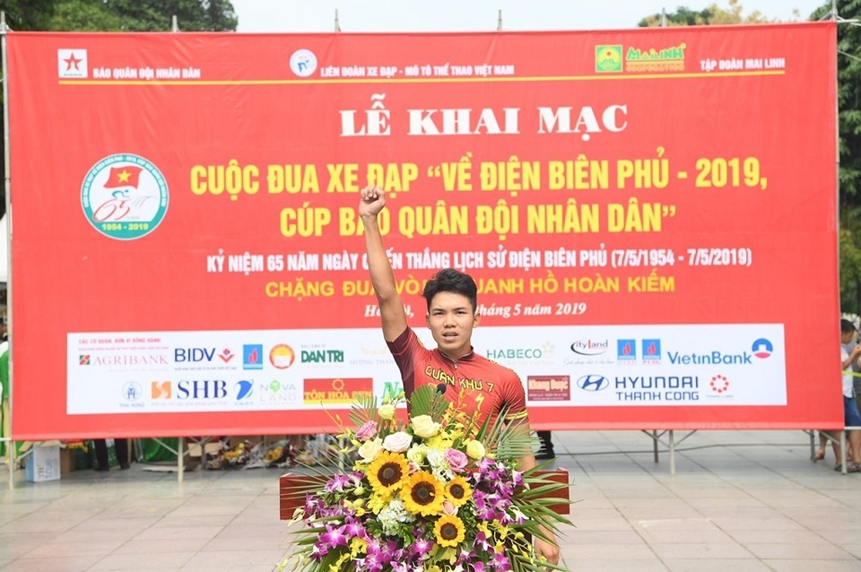 Quỹ “Vòng tay đồng đội” tặng 100 triệu đồng học bổng cho gia đình, con em chính sách - 11 Quỹ “Vòng tay đồng đội” tặng 100 triệu đồng học bổng cho gia đình, con em chính sách - 11