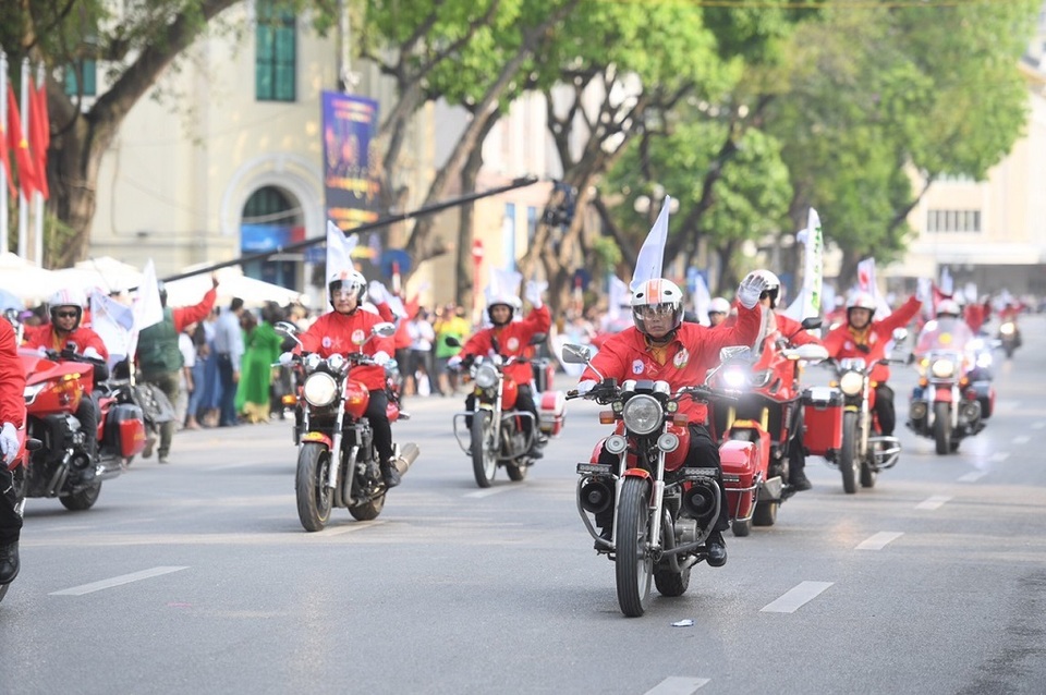Quỹ “Vòng tay đồng đội” tặng 100 triệu đồng học bổng cho gia đình, con em chính sách - 10 Quỹ “Vòng tay đồng đội” tặng 100 triệu đồng học bổng cho gia đình, con em chính sách - 10