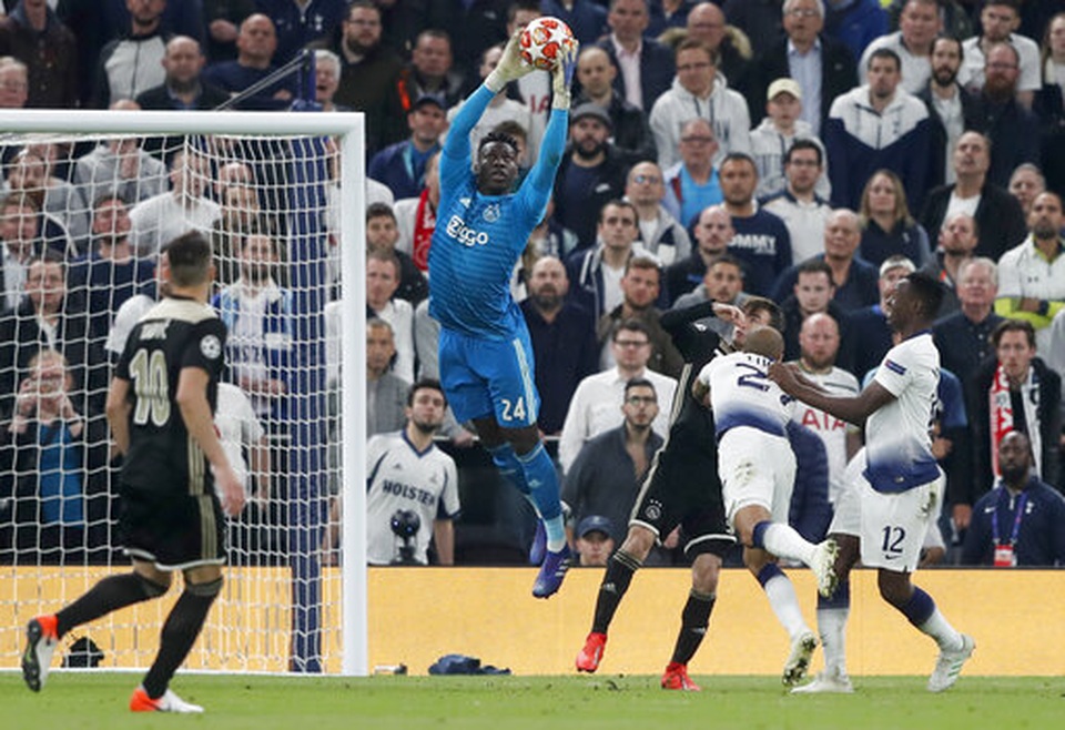 Tottenham 0-1 Ajax: Pha làm bàn của Van de Beek - 6 Tottenham 0-1 Ajax: Pha làm bàn của Van de Beek - 6