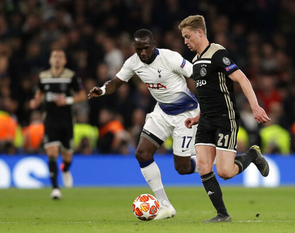 Tottenham 0-1 Ajax: Pha làm bàn của Van de Beek - 5 Tottenham 0-1 Ajax: Pha làm bàn của Van de Beek - 5