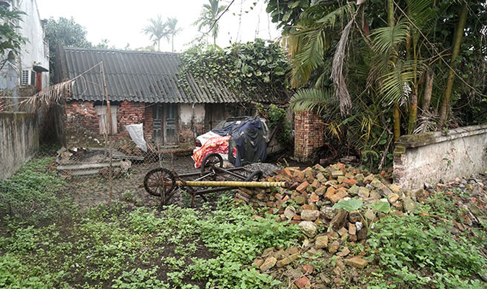 Gã gàn “chơi ngông”, gạo ăn đong vẫn mua ô tô về đắp chiếu - 1 Gã gàn “chơi ngông”, gạo ăn đong vẫn mua ô tô về đắp chiếu - 1