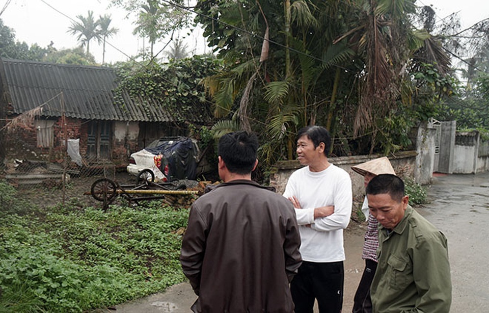 Gã gàn “chơi ngông”, gạo ăn đong vẫn mua ô tô về đắp chiếu - 3 Gã gàn “chơi ngông”, gạo ăn đong vẫn mua ô tô về đắp chiếu - 3