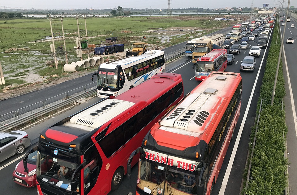 Hà Nội: Ùn tắc nghiêm trọng trên cao tốc Pháp Vân - Cầu Giẽ - 1 Hà Nội: Ùn tắc nghiêm trọng trên cao tốc Pháp Vân - Cầu Giẽ - 1