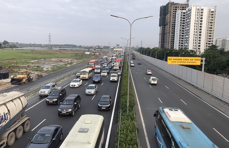 Hà Nội: Ùn tắc nghiêm trọng trên cao tốc Pháp Vân - Cầu Giẽ - 7 Hà Nội: Ùn tắc nghiêm trọng trên cao tốc Pháp Vân - Cầu Giẽ - 7
