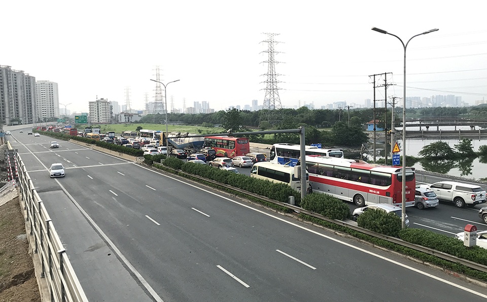Hà Nội: Ùn tắc nghiêm trọng trên cao tốc Pháp Vân - Cầu Giẽ - 5 Hà Nội: Ùn tắc nghiêm trọng trên cao tốc Pháp Vân - Cầu Giẽ - 5