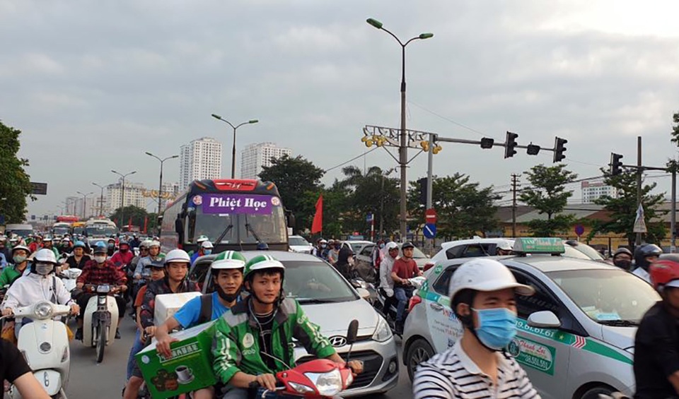 Hà Nội: Ùn tắc nghiêm trọng trên cao tốc Pháp Vân - Cầu Giẽ - 10 Hà Nội: Ùn tắc nghiêm trọng trên cao tốc Pháp Vân - Cầu Giẽ - 10