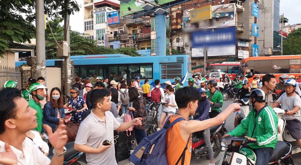 Hà Nội: Ùn tắc nghiêm trọng trên cao tốc Pháp Vân - Cầu Giẽ - 11 Hà Nội: Ùn tắc nghiêm trọng trên cao tốc Pháp Vân - Cầu Giẽ - 11