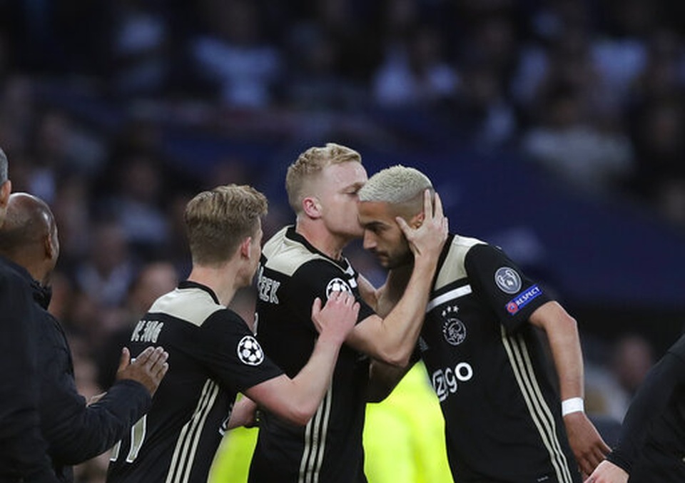 Tottenham 0-1 Ajax: Pha làm bàn của Van de Beek - 1 Tottenham 0-1 Ajax: Pha làm bàn của Van de Beek - 1