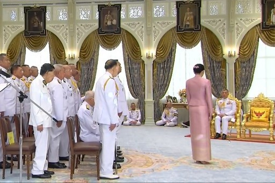 Lễ kết hôn và phong nữ tướng làm Hoàng hậu của Quốc vương Thái Lan - 3 Lễ kết hôn và phong nữ tướng làm Hoàng hậu của Quốc vương Thái Lan - 3