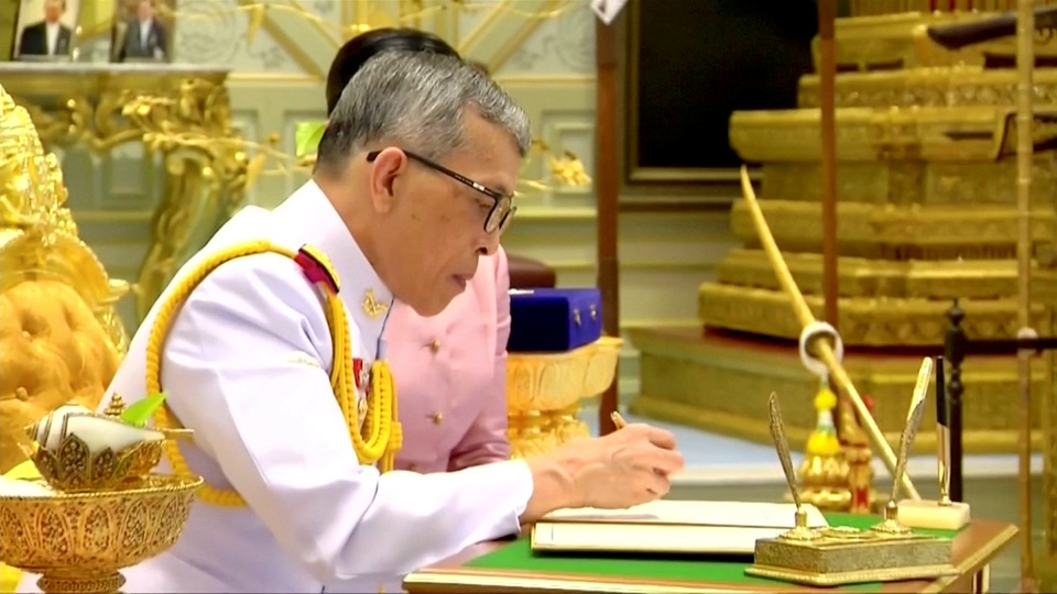 2019-05-01T164243Z_1449439108_RC1699EE0310_RTRMADP_3_THAILAND-KING.JPG Lễ kết hôn và phong nữ tướng làm Hoàng hậu của Quốc vương Thái Lan - 4