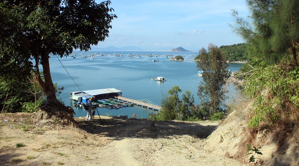 Phú Yên: Xử lý cấp bách tình trạng “xẻ núi” làm đường xuống Vịnh Vũng Rô trái phép - 1 Phú Yên: Xử lý cấp bách tình trạng “xẻ núi” làm đường xuống Vịnh Vũng Rô trái phép - 1