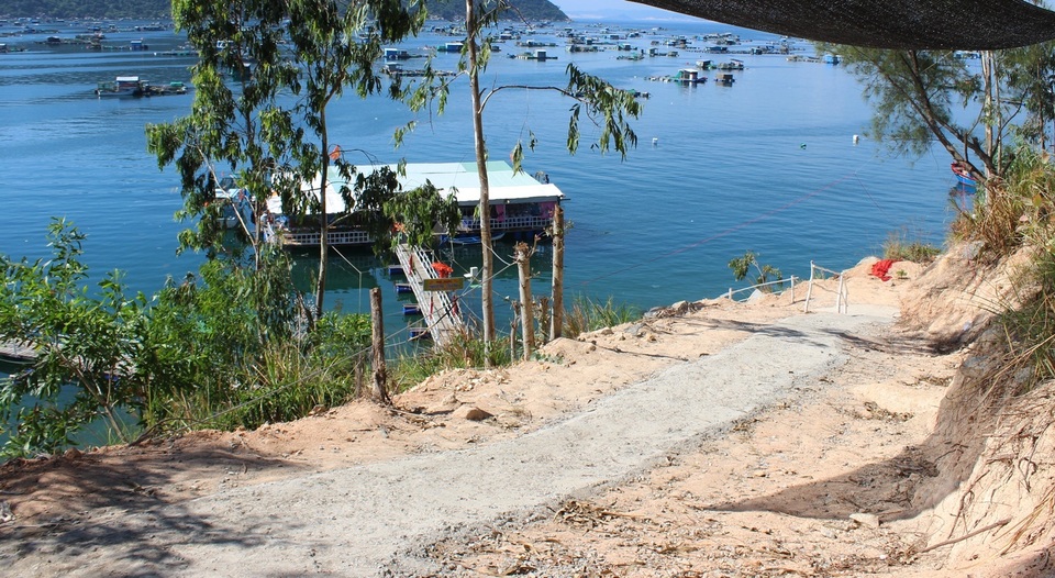 Phú Yên: Xử lý cấp bách tình trạng “xẻ núi” làm đường xuống Vịnh Vũng Rô trái phép - 2 Phú Yên: Xử lý cấp bách tình trạng “xẻ núi” làm đường xuống Vịnh Vũng Rô trái phép - 2