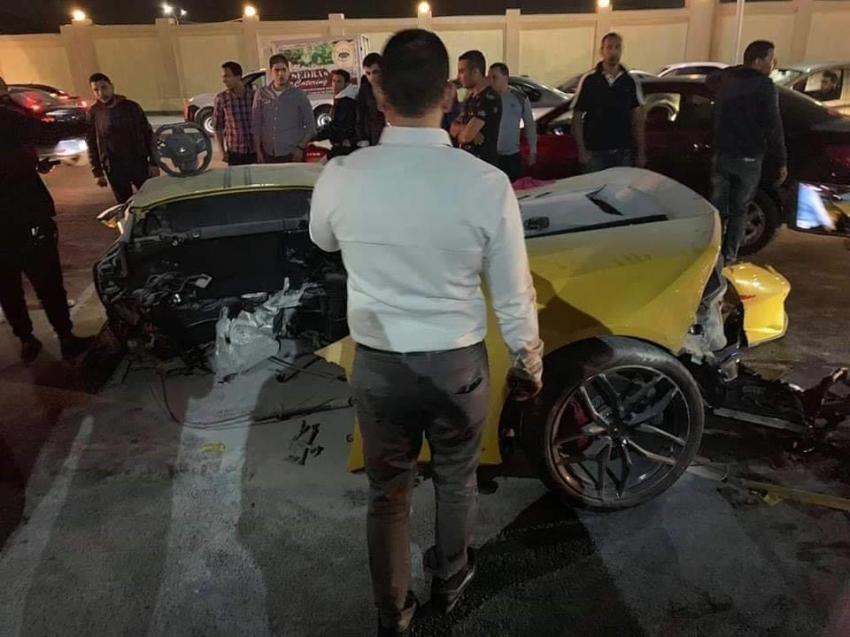 Siêu xe Lamborghini rách làm đôi sau tai nạn, tài xế chỉ bị thương nhẹ - 3 Siêu xe Lamborghini rách làm đôi sau tai nạn, tài xế chỉ bị thương nhẹ - 3