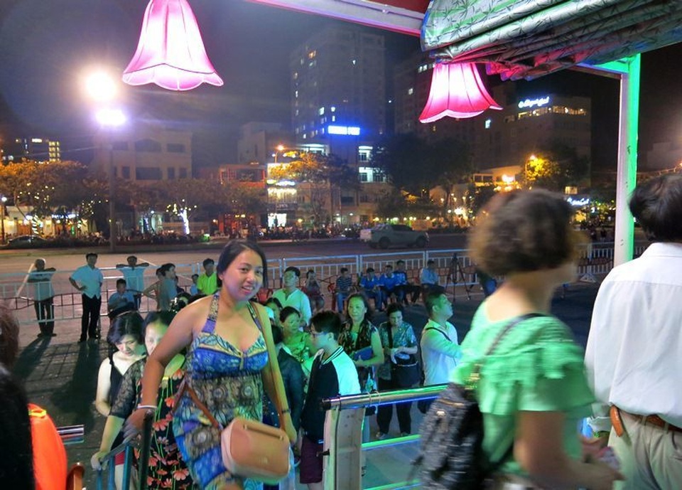 Đà Nẵng tạm dừng hoạt động cảng sông Hàn - 1