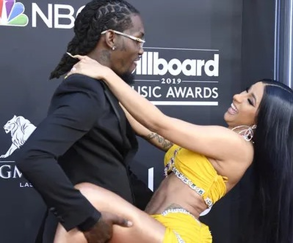 Cardi B khoe ngực khủng, hạnh phúc sánh đôi cùng chồng - 3 Cardi B khoe ngực khủng, hạnh phúc sánh đôi cùng chồng - 3