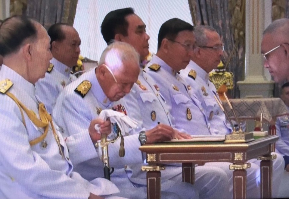 Lễ kết hôn và phong nữ tướng làm Hoàng hậu của Quốc vương Thái Lan - 8 Lễ kết hôn và phong nữ tướng làm Hoàng hậu của Quốc vương Thái Lan - 8