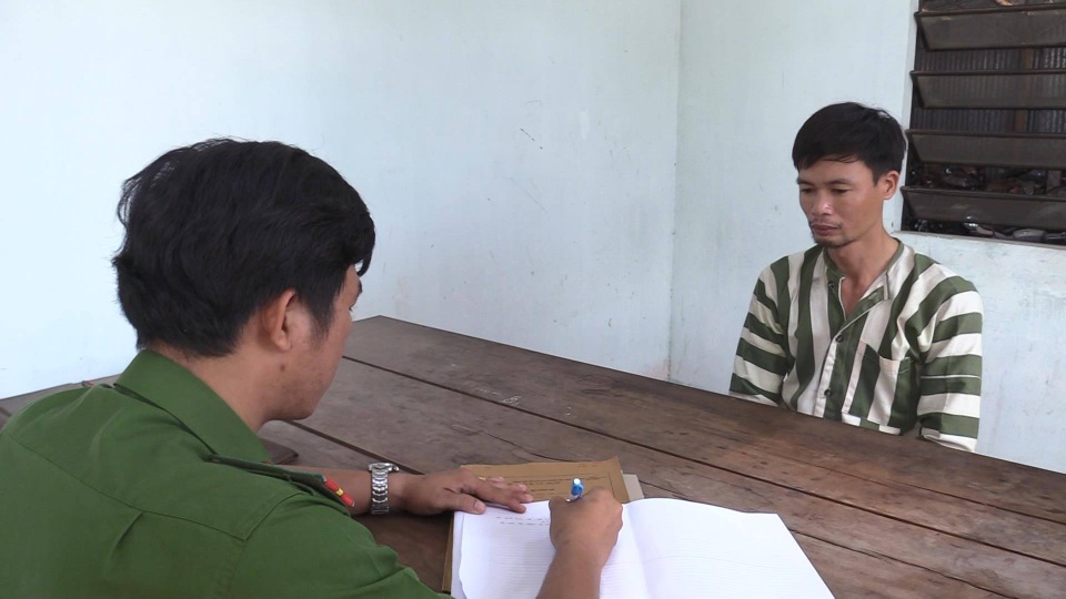 Tài xế “rút ruột” hàng của công ty đem bán - 1 Tài xế “rút ruột” hàng của công ty đem bán - 1