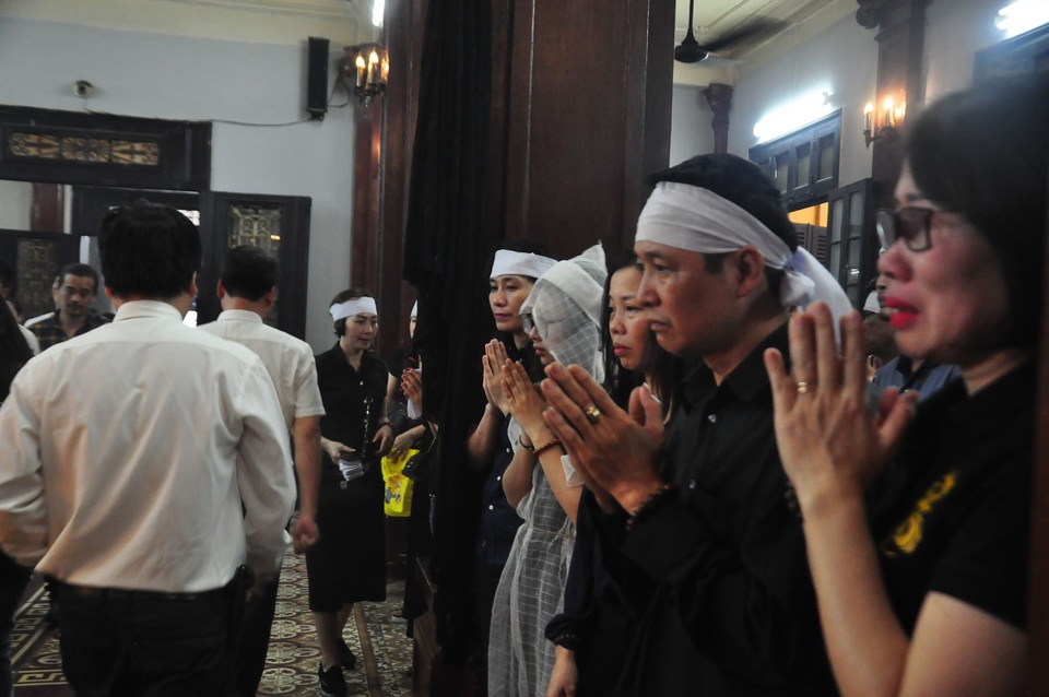 Hàng nghìn người tiễn đưa nữ nạn nhân bị tài xế say xỉn tông tử vong - 3 Hàng nghìn người tiễn đưa nữ nạn nhân bị tài xế say xỉn tông tử vong - 3