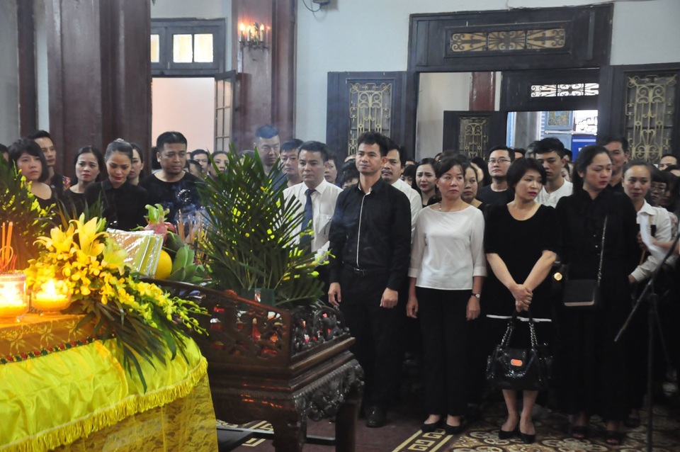 Hàng nghìn người tiễn đưa nữ nạn nhân bị tài xế say xỉn tông tử vong - 4 Hàng nghìn người tiễn đưa nữ nạn nhân bị tài xế say xỉn tông tử vong - 4