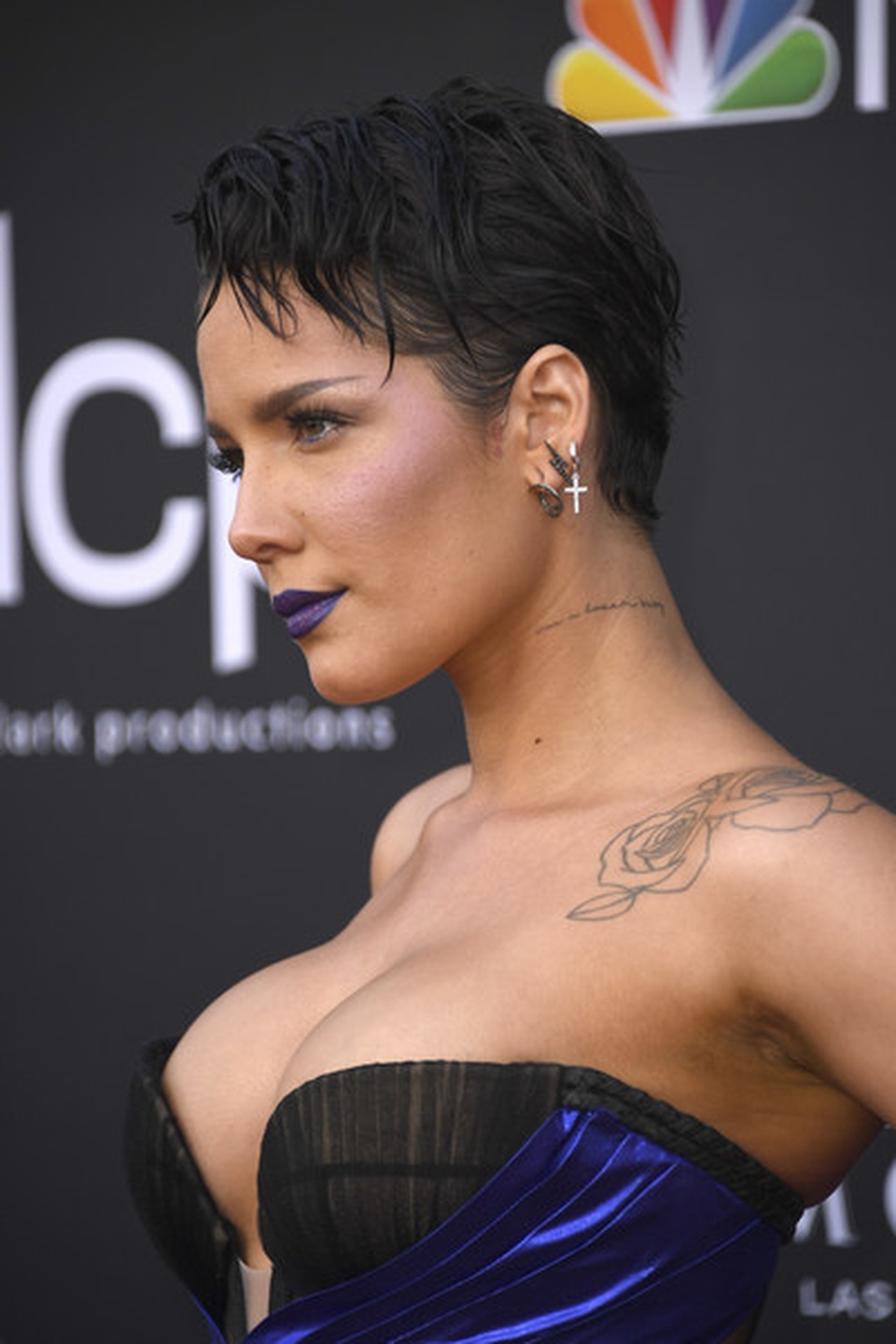 Halsey lấp ló ngực đầy - 1 Halsey lấp ló ngực đầy - 1