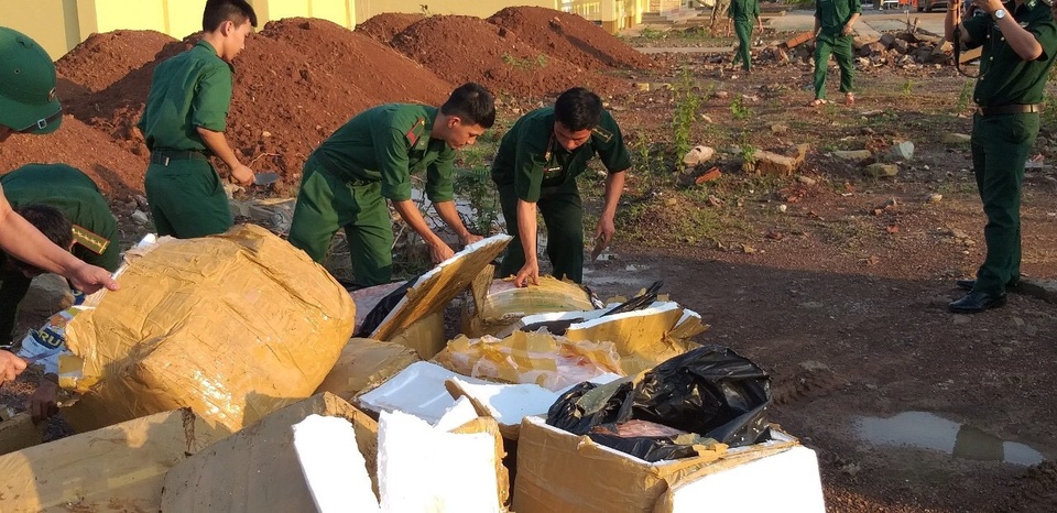 Tiêu hủy hơn 1 tấn thịt gia cầm nhập lậu ở khu vực biên giới - 1