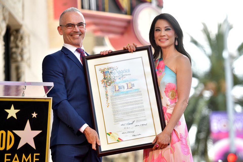 Lucy Liu nhận sao trên đại lộ danh vọng - 9 Lucy Liu nhận sao trên đại lộ danh vọng - 9