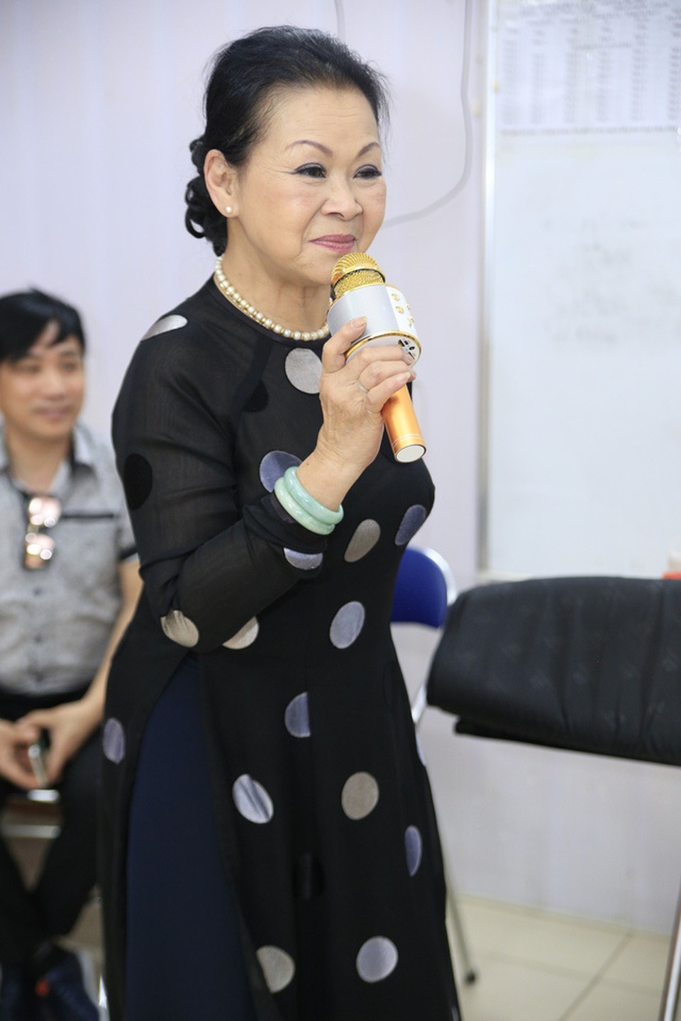 Khánh Ly xúc động khi trẻ khuyết tật thuộc bài hát của Trịnh Công Sơn - 6 Khánh Ly xúc động khi trẻ khuyết tật thuộc bài hát của Trịnh Công Sơn - 6