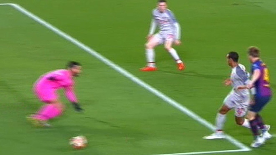 Barcelona 3-0 Liverpool: Cú đúp của Messi - 26 Barcelona 3-0 Liverpool: Cú đúp của Messi - 26