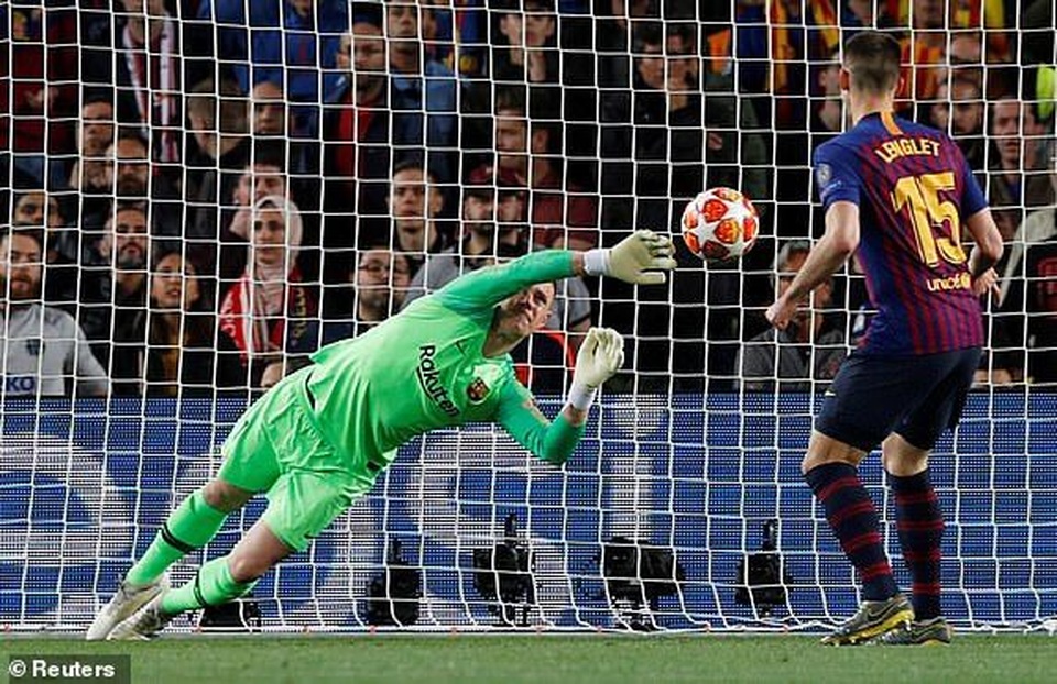 Barcelona 3-0 Liverpool: Cú đúp của Messi - 8 Barcelona 3-0 Liverpool: Cú đúp của Messi - 8