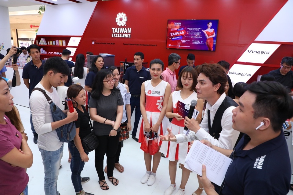Taiwan Excellence trình diễn loạt sản phẩm nhắm tới game thủ độc đáo tại Việt Nam - 4 Taiwan Excellence trình diễn loạt sản phẩm nhắm tới game thủ độc đáo tại Việt Nam - 4