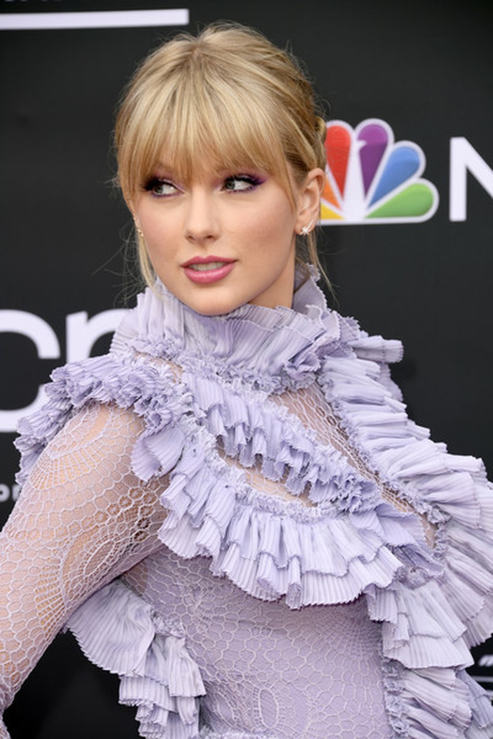 Taylor Swift xinh đẹp khoe chân dài - 14 Taylor Swift xinh đẹp khoe chân dài - 14