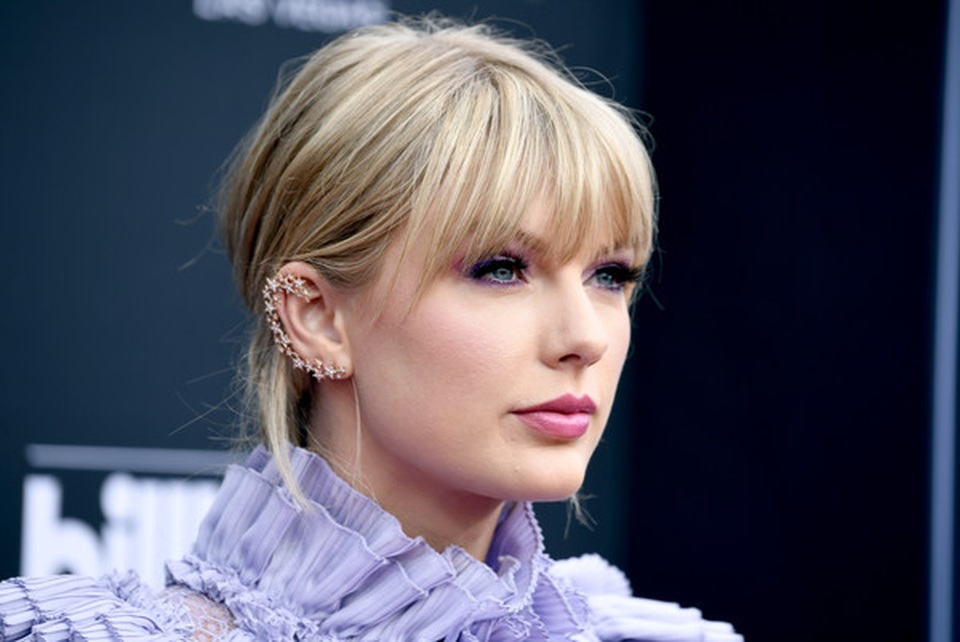 Taylor Swift xinh đẹp khoe chân dài - 15 Taylor Swift xinh đẹp khoe chân dài - 15