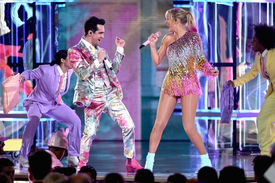Taylor Swift xinh đẹp khoe chân dài - 7 Taylor Swift xinh đẹp khoe chân dài - 7