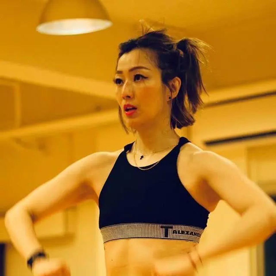 Trịnh Tú Văn khoe ảnh tập gym đầy sức sống giữa scandal ngoại tình của chồng - 3 Trịnh Tú Văn khoe ảnh tập gym đầy sức sống giữa scandal ngoại tình của chồng - 3