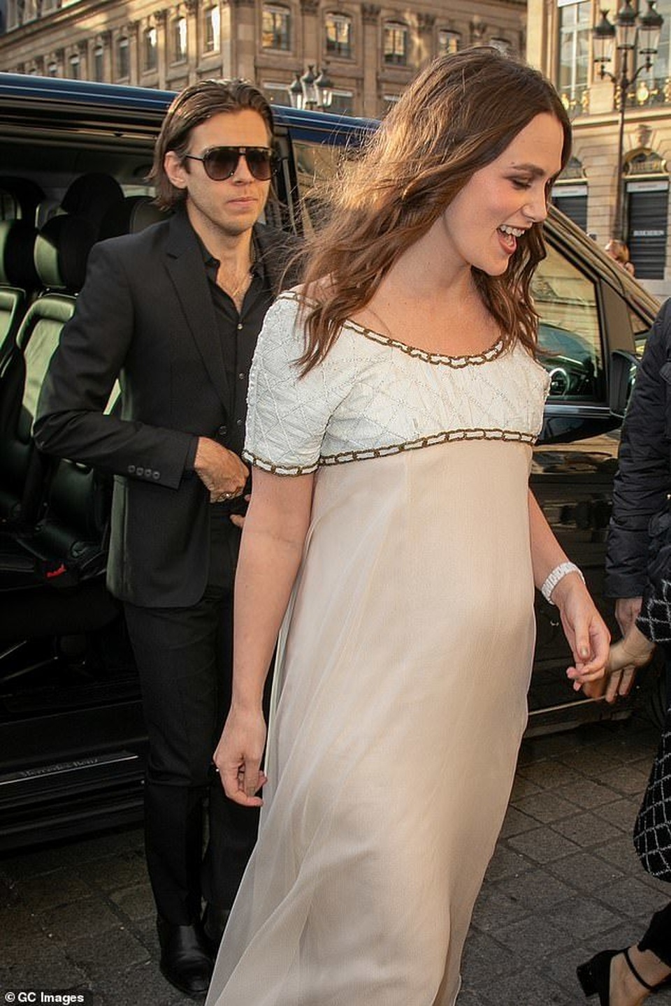 Keira Knightley bất ngờ lộ bụng bầu - 3 Keira Knightley bất ngờ lộ bụng bầu - 3