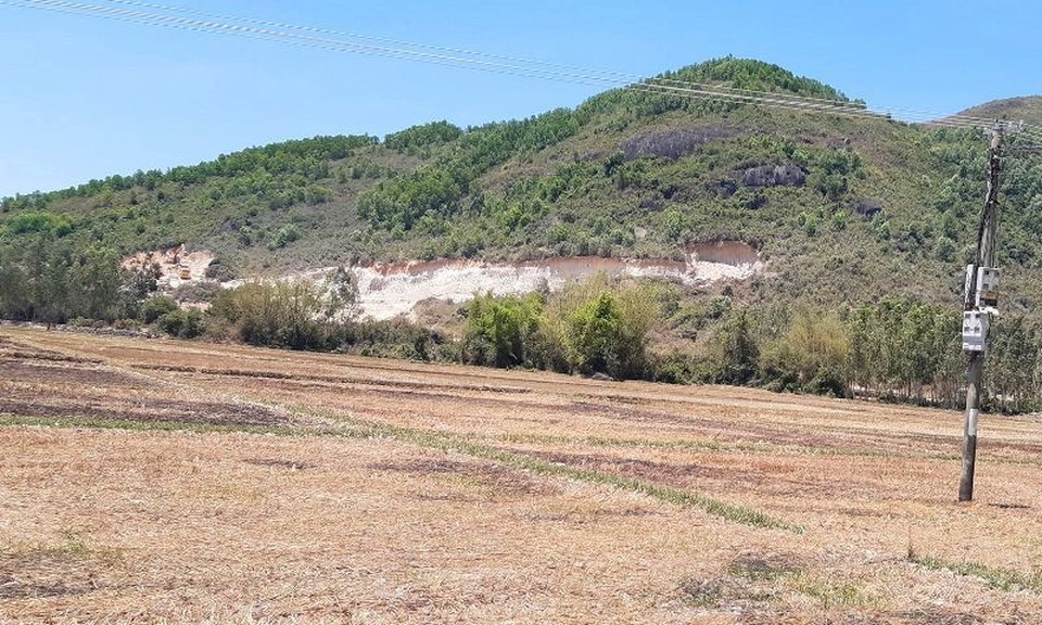 Đua nhau “xẻ thịt” núi Mò O, ai tiếp tay cho doanh nghiệp lấy đất? - 4