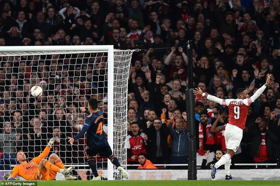 Arsenal 3-1 Valencia: Cú đúp của Lacazette - 4 Arsenal 3-1 Valencia: Cú đúp của Lacazette - 4
