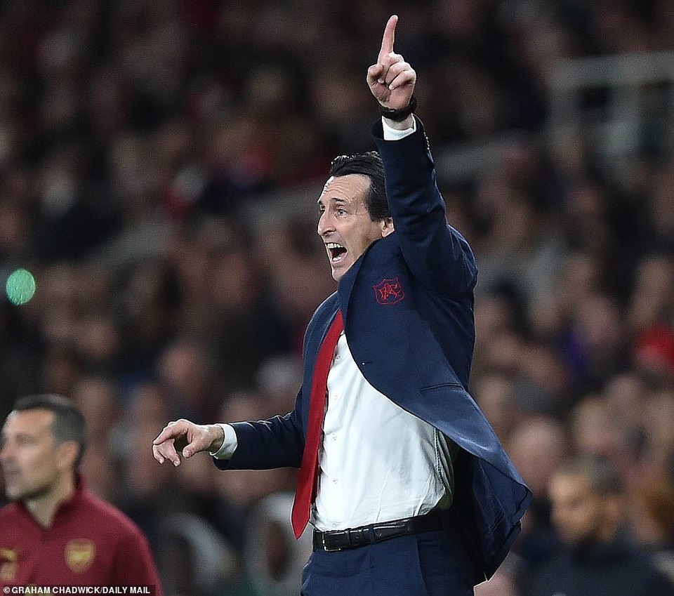 Arsenal 3-1 Valencia: Cú đúp của Lacazette - 12 Arsenal 3-1 Valencia: Cú đúp của Lacazette - 12