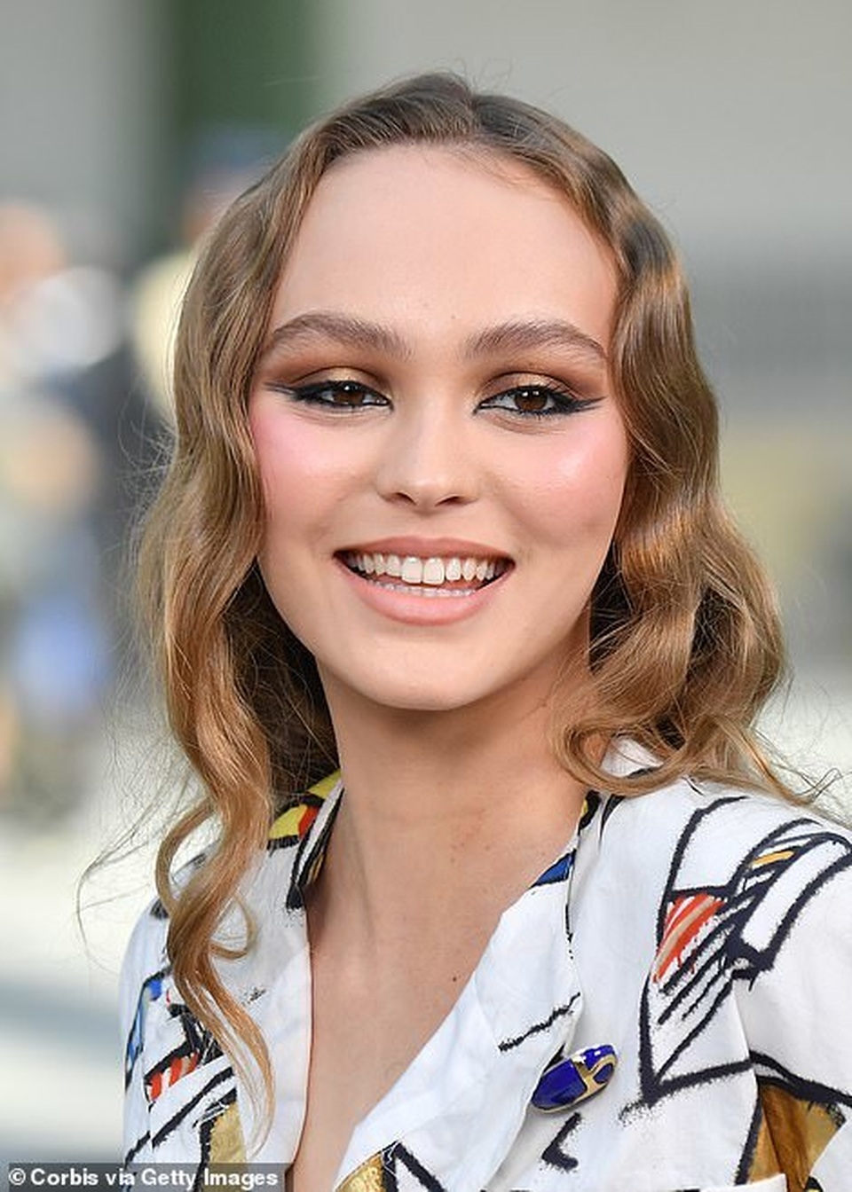 Con gái Johnny Depp rạng rỡ đi xem thời trang - 2