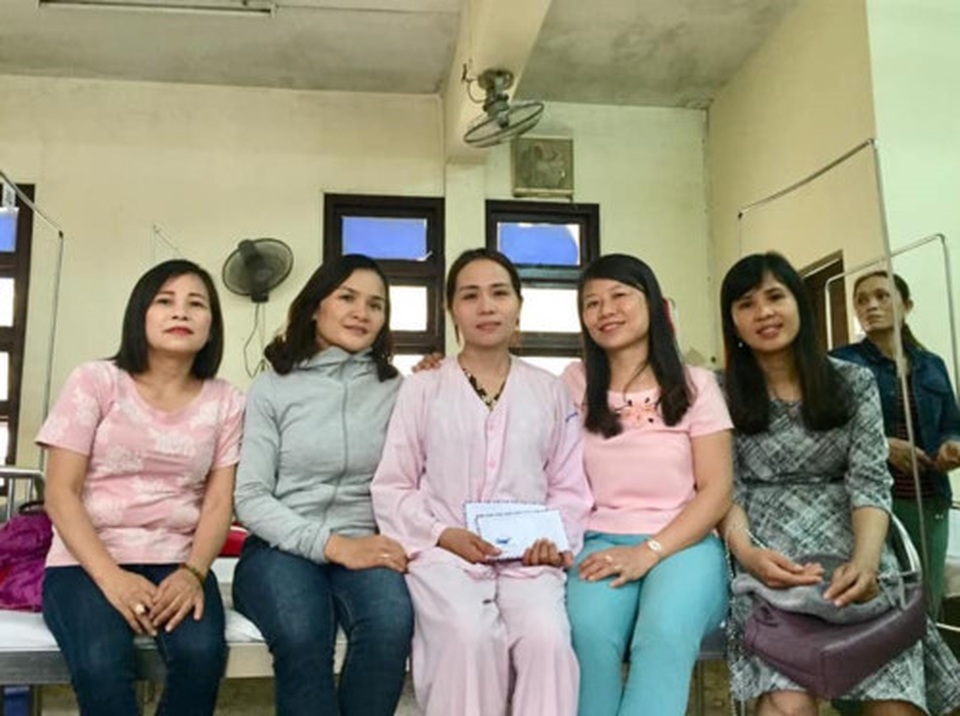 Chung tay hỗ trợ hơn 700 triệu đồng đến cô giáo bị ung thư máu - 2 Chung tay hỗ trợ hơn 700 triệu đồng đến cô giáo bị ung thư máu - 2