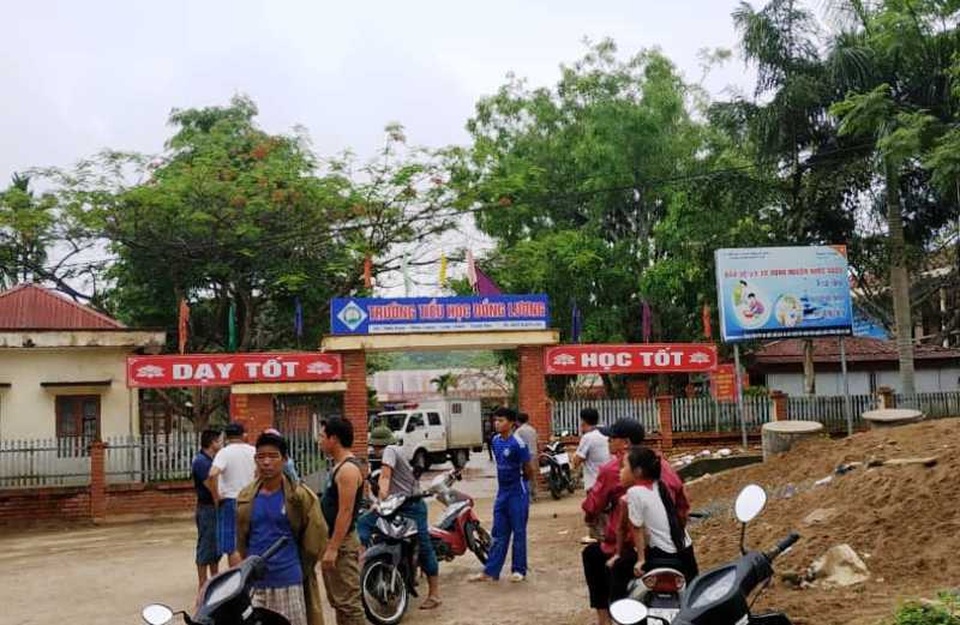 Người đàn ông xông vào trường đâm 1 học sinh tử vong, 4 học sinh bị thương - 2 Người đàn ông xông vào trường đâm 1 học sinh tử vong, 4 học sinh bị thương - 2