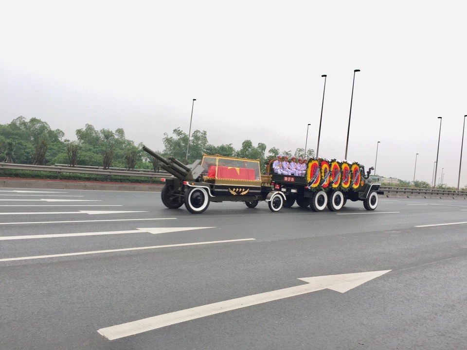 Máy bay đưa nguyên Chủ tịch nước Lê Đức Anh về nơi an nghỉ cuối cùng tại TPHCM - 5